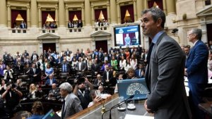El oficialismo busca respaldos en el Congreso y la Corte para sostener el DNU 70/23 antes de la sesión del 15 de octubre