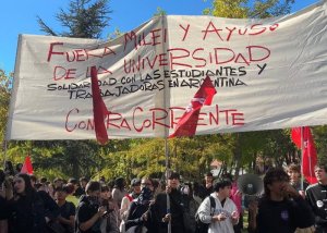 Estudiantes protestaron contra Javier Milei durante su visita a la Universidad Rey Juan Carlos