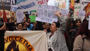 Estudiantes terciarios realizaron un corte en Callao y Corrientes contra el ajuste educativo en CABA