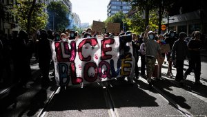 Francia: estudiantes universitarios se incorporan a las protestas de secundarios