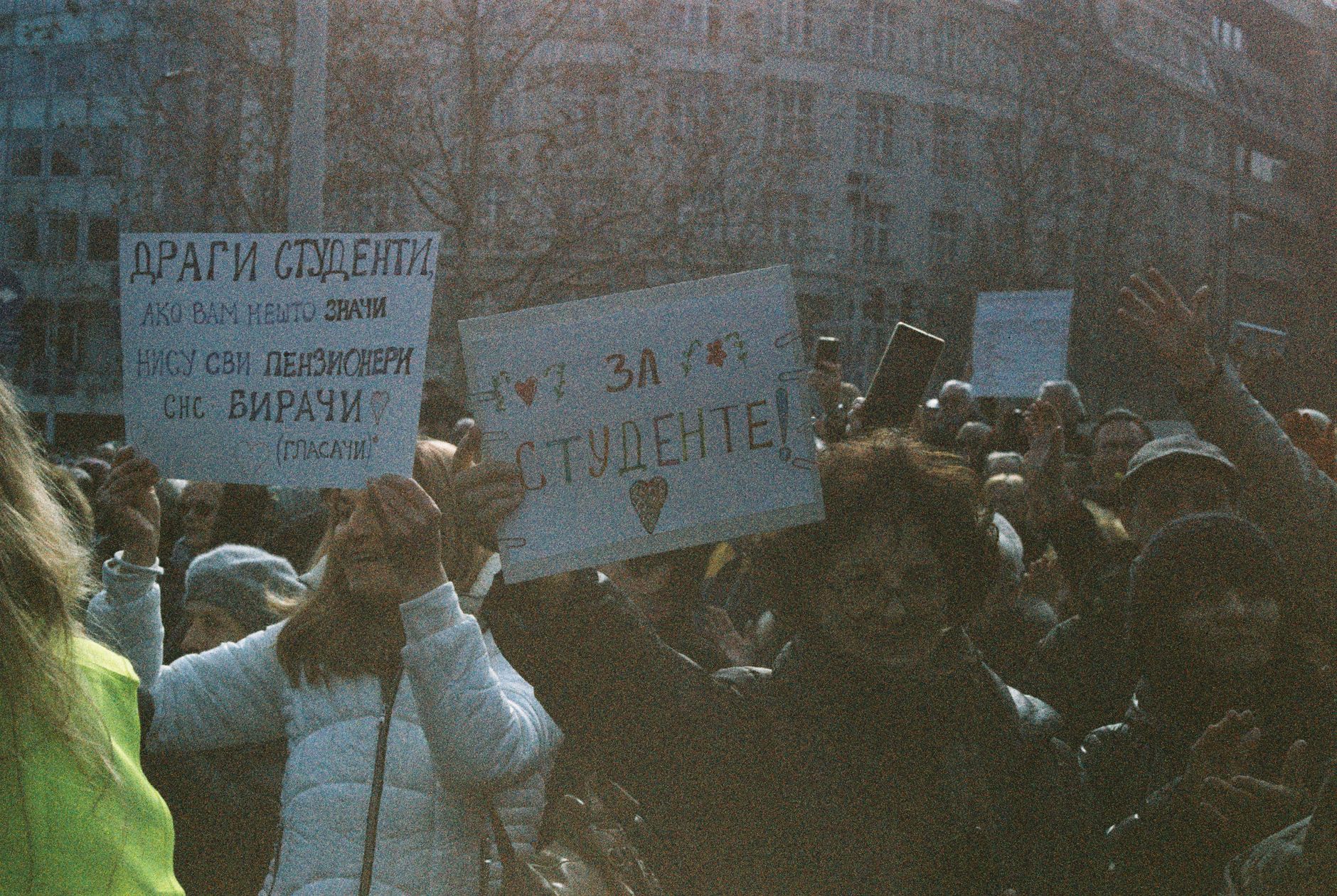 Francia: la juventud reclama un futuro ante el ajuste y el deterioro educativo