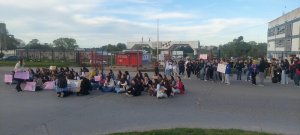 Movilización en Necochea ante el posible cierre de profesorados en los institutos 31 y 163