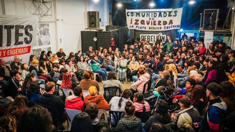 Nicolás del Caño participó de una asamblea de más de 550 personas en La Plata