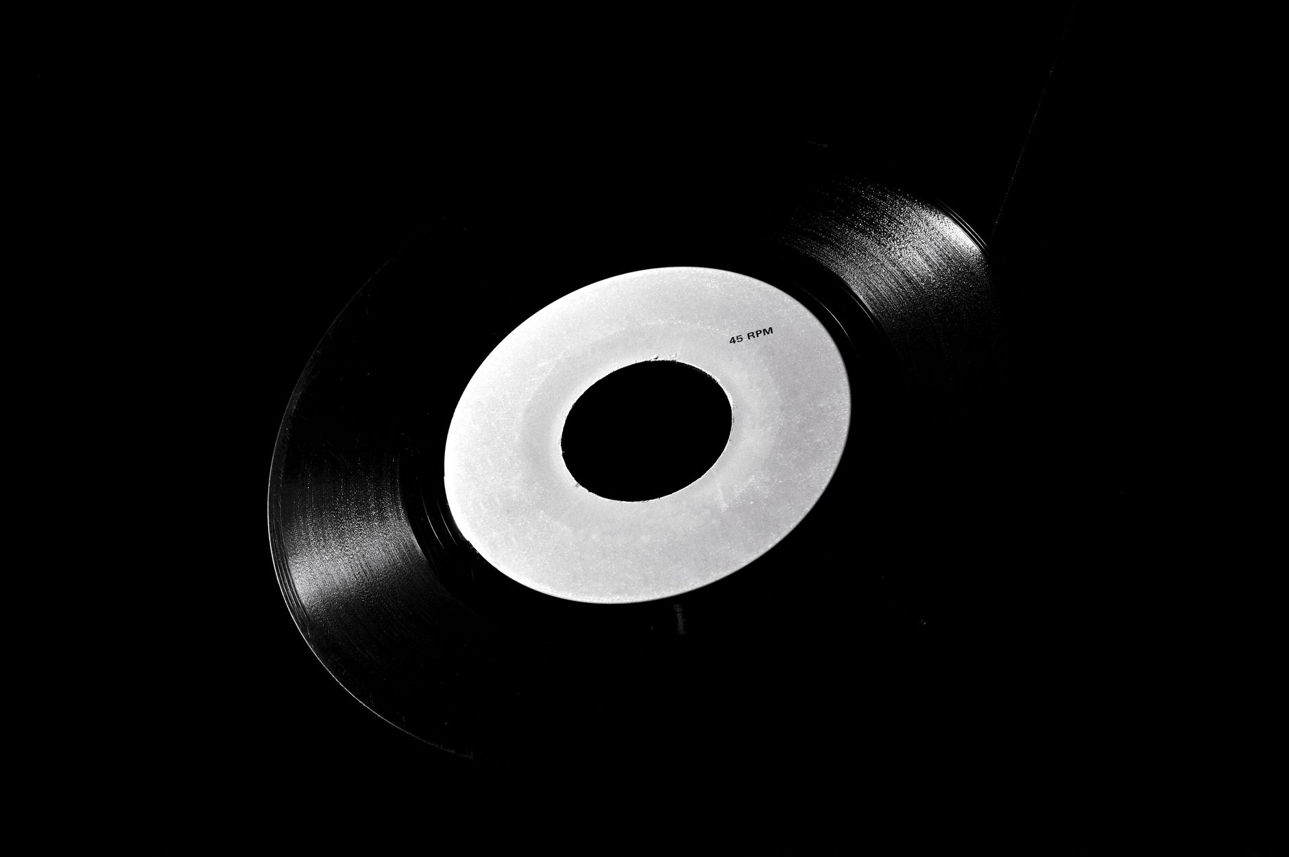 Rocambole y la identidad visual de “Oktubre”, a 40 años de un disco fundamental